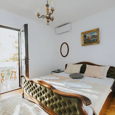 Apartment Radic - Affordable By The Trogir