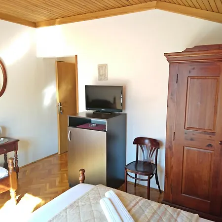 Radic - Affordable By The Apartment Trogir