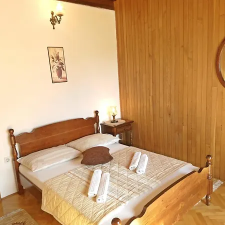 Radic - Affordable By The Apartment Trogir